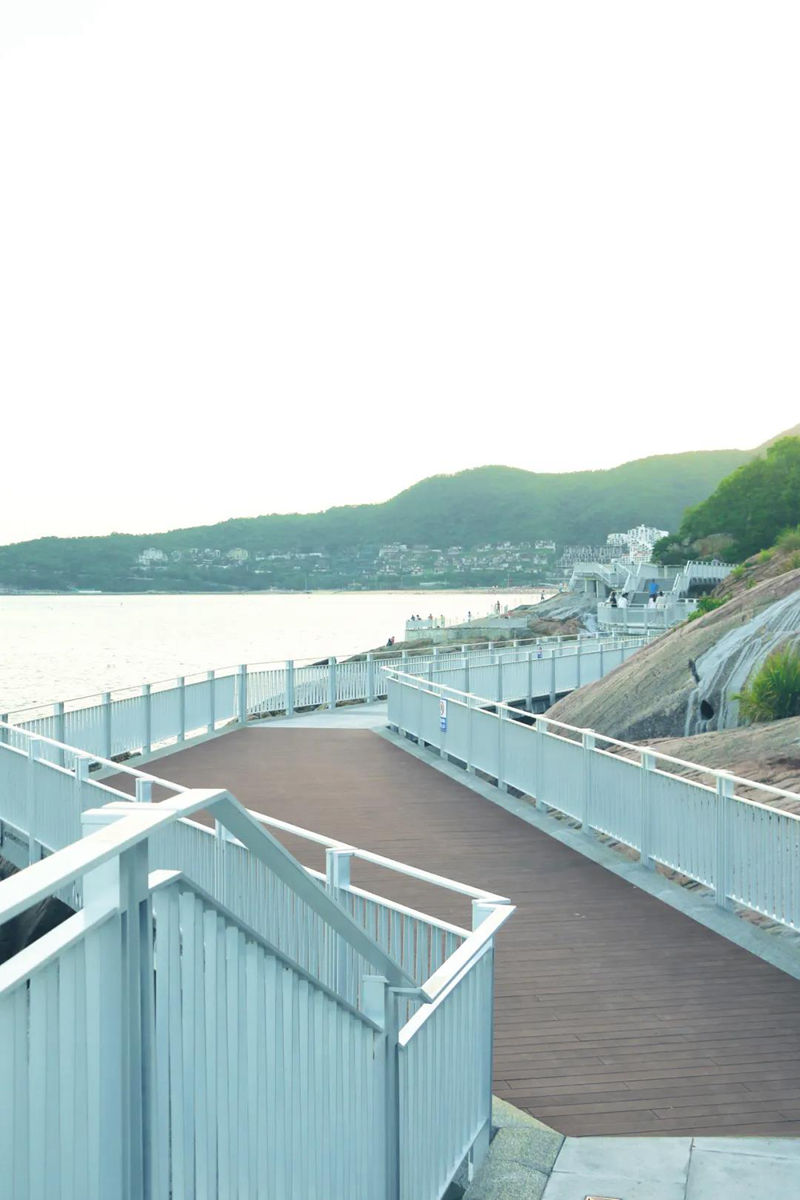海滨栈道风景照 (1).jpg