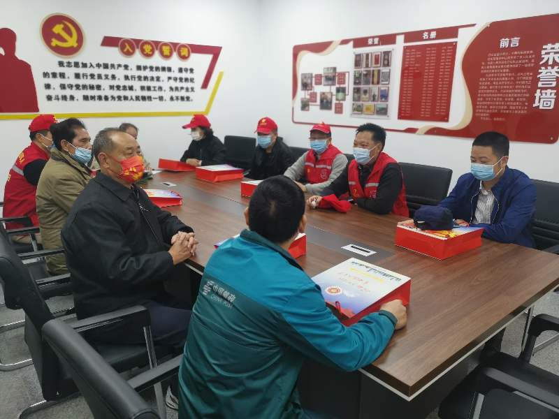 2.25上午，沙头角街道退役军人服务站再次组织红星志愿队助力边防巡逻，筑牢疫情防控网5.jpg
