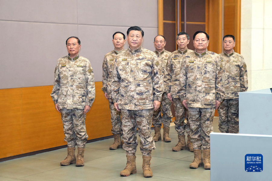11月8日，中共中央总书记、国家主席、中央军委主席、军委联指总指挥习近平视察军委联合作战指挥中心，表明新一届军委贯彻落实党的二十大精神、全面加强练兵备战的鲜明态度。新华社记者 李刚 摄.jpg