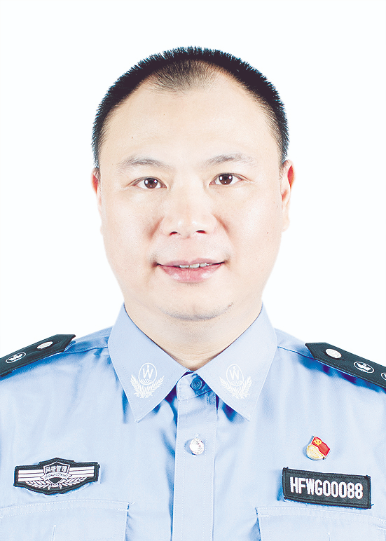 福田区网格员何平AE3I4834.JPG