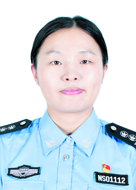 南山区网格员冯钰丹AE3I3762.JPG