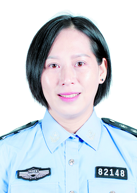 光明区网格员何楚苗AE3I5051.JPG
