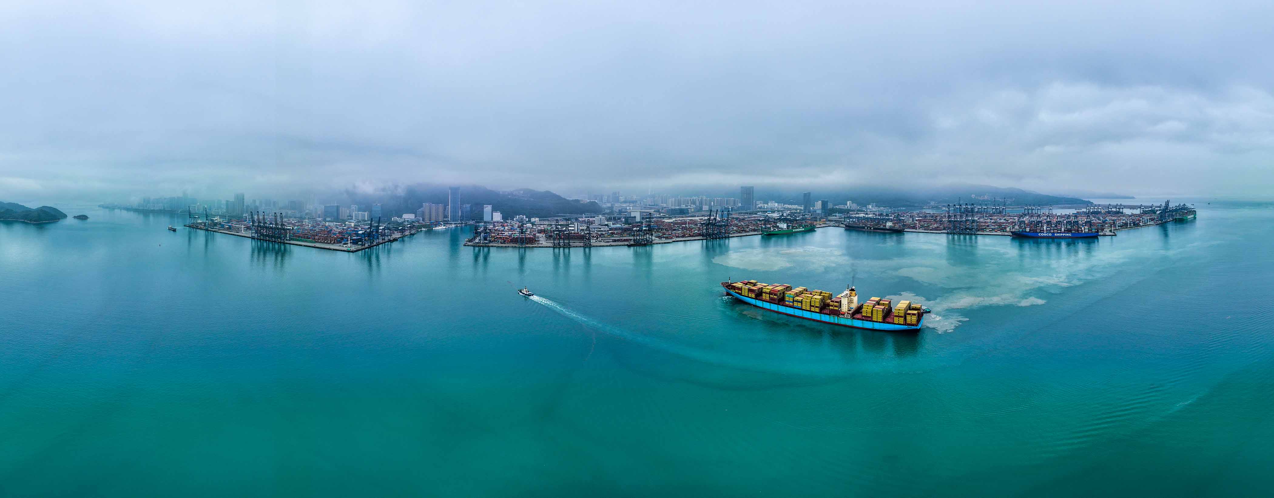 8.靠航（邓飞 摄）.jpg