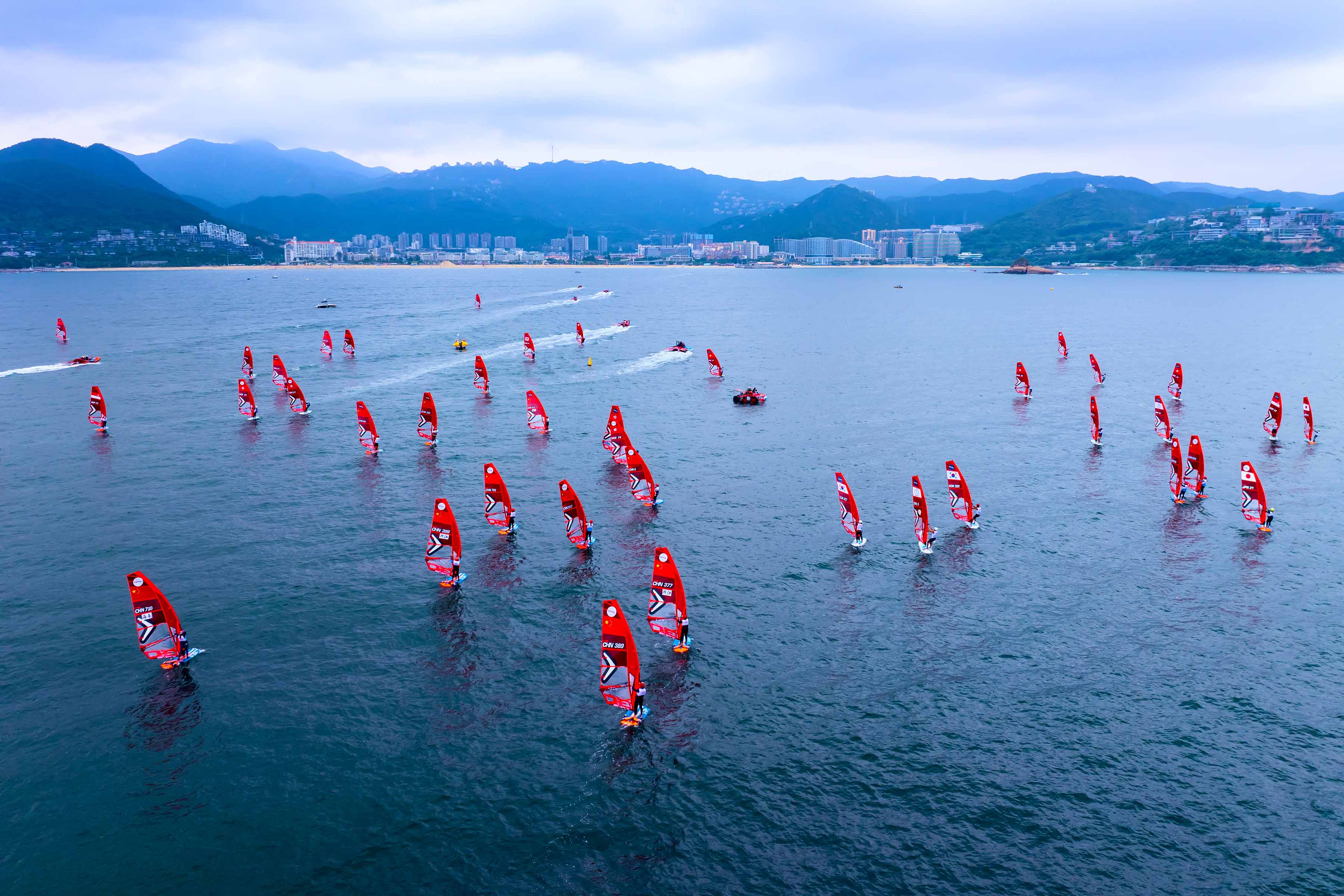 4.扬帆大梅沙（欧阳勇 摄）.jpg